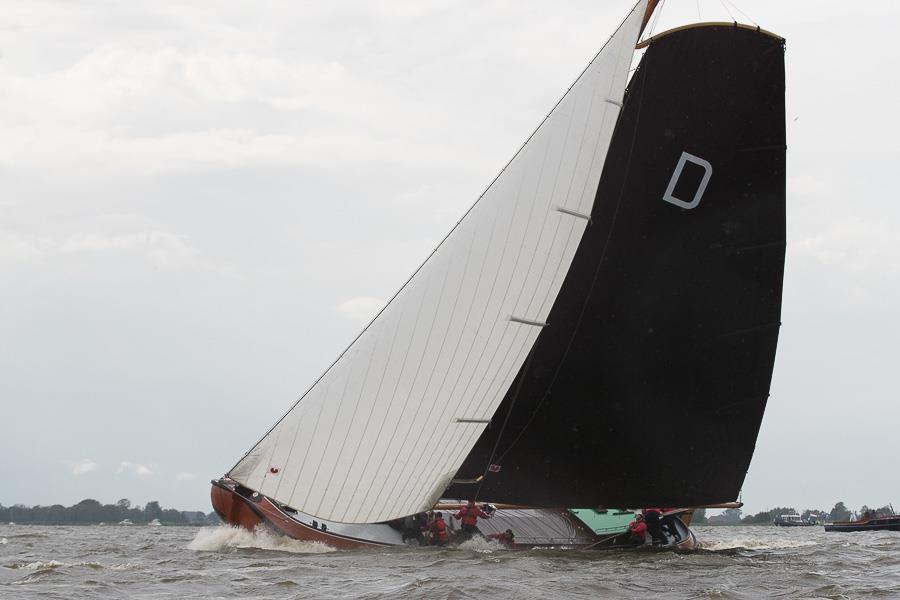 Tiende plaats op woest Sneekermeer