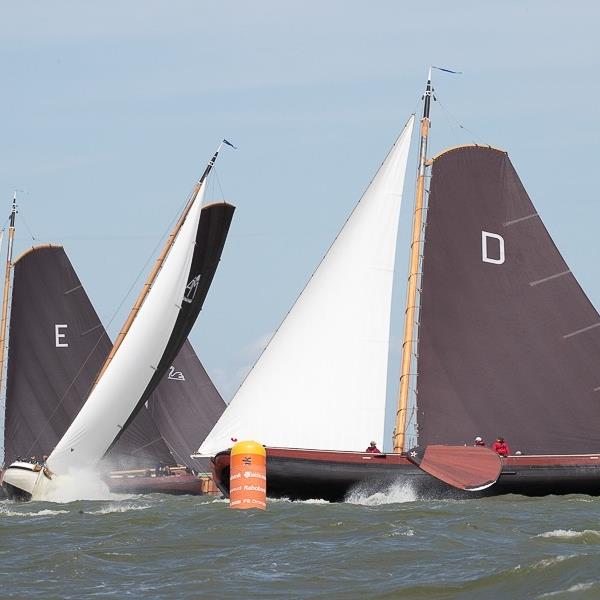 Strijdbare Jeroen Pietersma bereikt knappe 7e plaats op stormachtig IJsselmeer | It Skûtsje fan Drachten