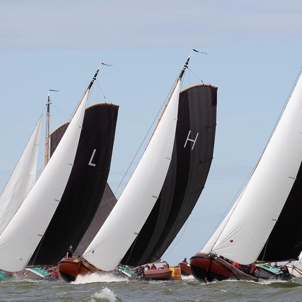 Strijdbare Jeroen Pietersma bereikt knappe 7e plaats op stormachtig IJsselmeer | It Skûtsje fan Drachten