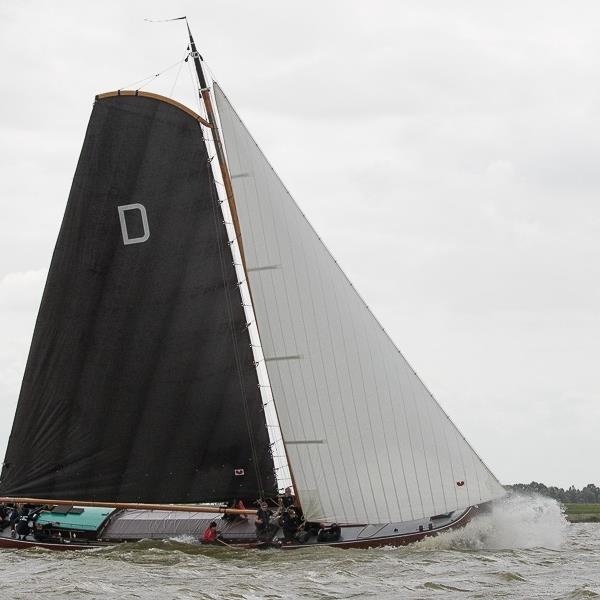It Skûtsje fan Drachten tiende in Lemster Baai | It Skûtsje fan Drachten