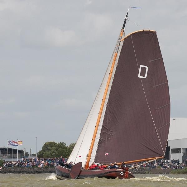 It Skûtsje fan Drachten tiende in Lemster Baai | It Skûtsje fan Drachten
