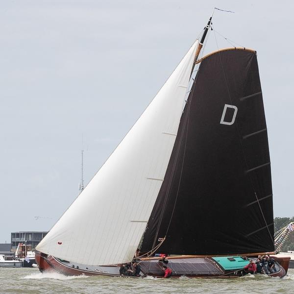 It Skûtsje fan Drachten tiende in Lemster Baai | It Skûtsje fan Drachten