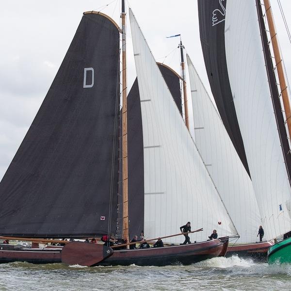 It Skûtsje fan Drachten tiende in Lemster Baai | It Skûtsje fan Drachten