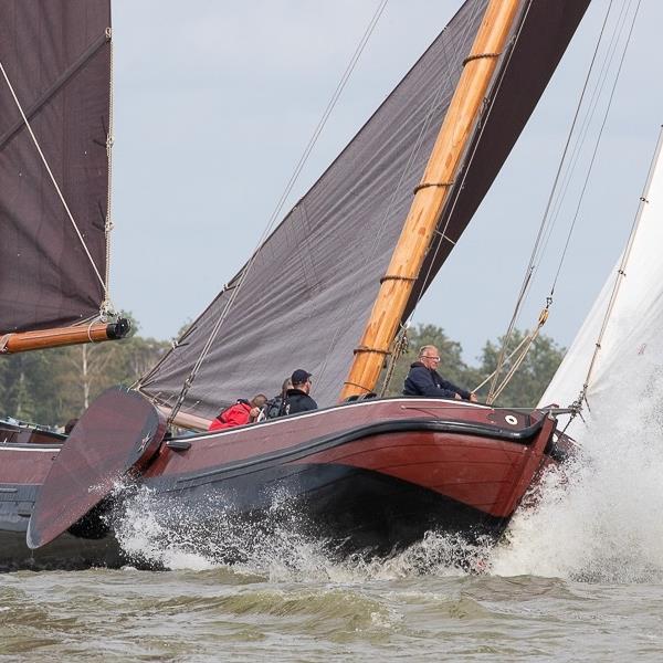 It Skûtsje fan Drachten tiende in Lemster Baai | It Skûtsje fan Drachten