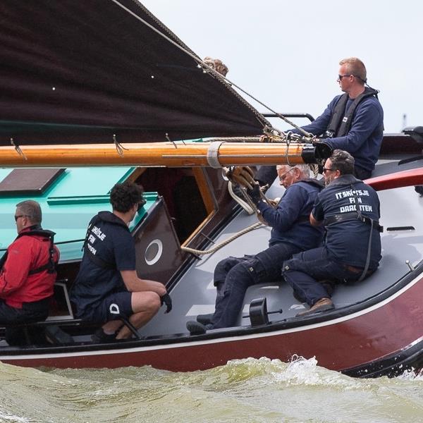 It Skûtsje fan Drachten tiende in Lemster Baai | It Skûtsje fan Drachten