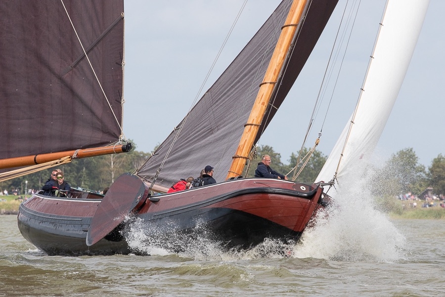 It Skûtsje fan Drachten tiende in Lemster Baai