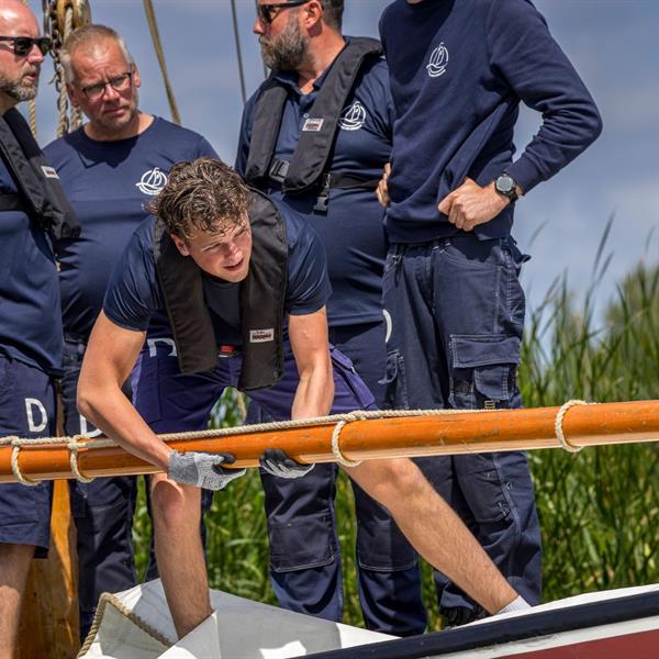 Een bewogen wedstrijd in Earnewâld | It Skûtsje fan Drachten