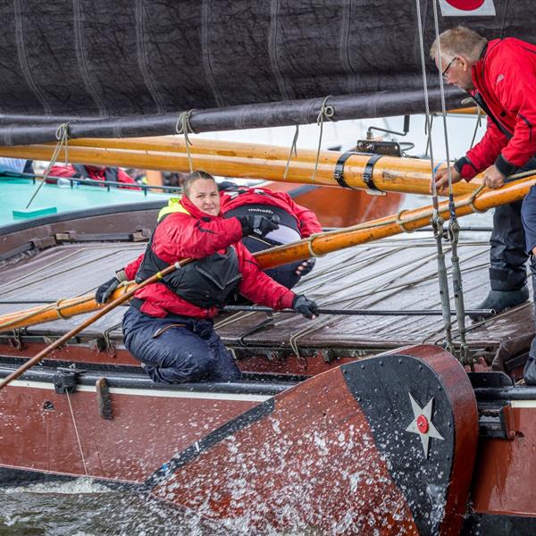 Sterke opmars, lastig slot op de Snitser Mar | It Skûtsje fan Drachten