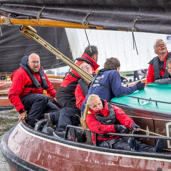 Sterke opmars, lastig slot op de Snitser Mar | It Skûtsje fan Drachten