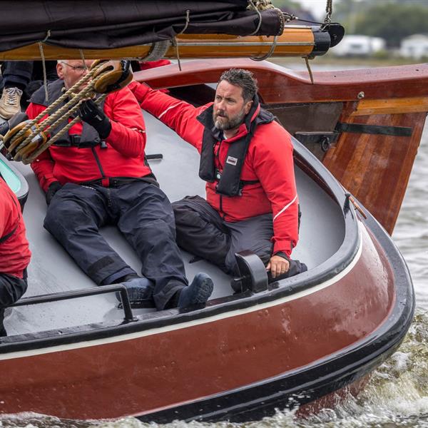 Sterke opmars, lastig slot op de Snitser Mar | It Skûtsje fan Drachten