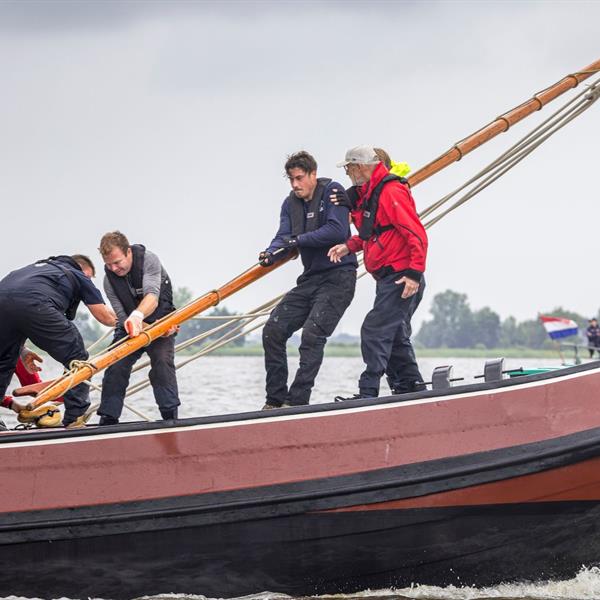Sterke opmars, lastig slot op de Snitser Mar | It Skûtsje fan Drachten