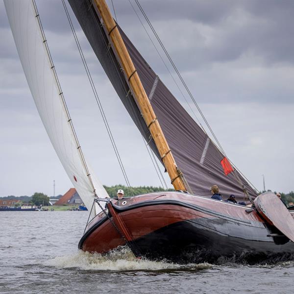 Sterk begonnen, zuur einde op de Langwarder Wielen | It Skûtsje fan Drachten