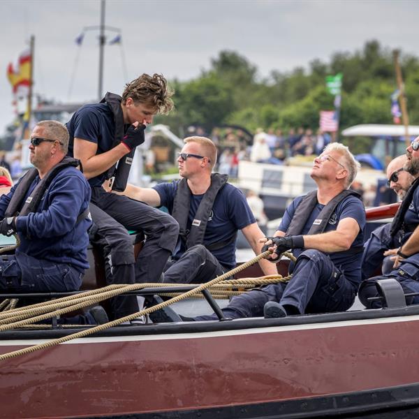 Sterk begonnen, zuur einde op de Langwarder Wielen | It Skûtsje fan Drachten