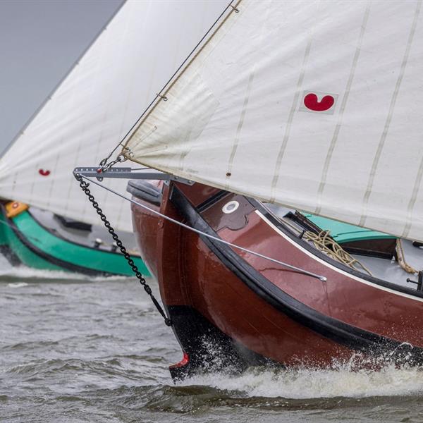 Mooie wedstrijd op de Hegemer Mar | It Skûtsje fan Drachten