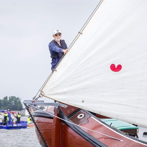 Mooie wedstrijd op de Hegemer Mar | It Skûtsje fan Drachten