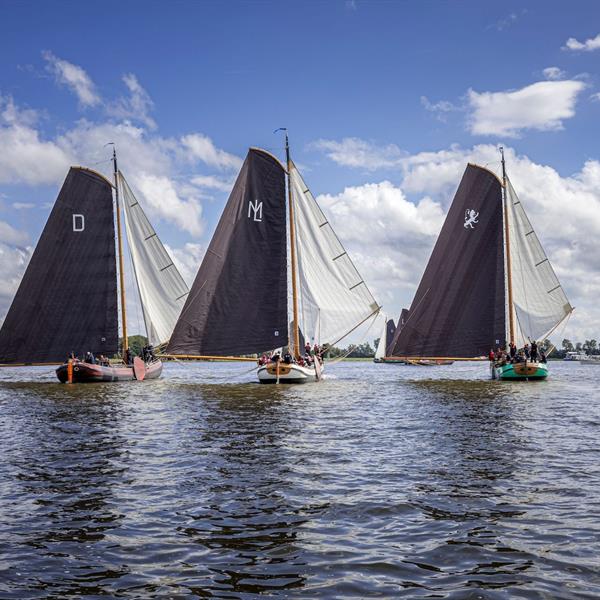 Mooie wedstrijd op de Hegemer Mar | It Skûtsje fan Drachten
