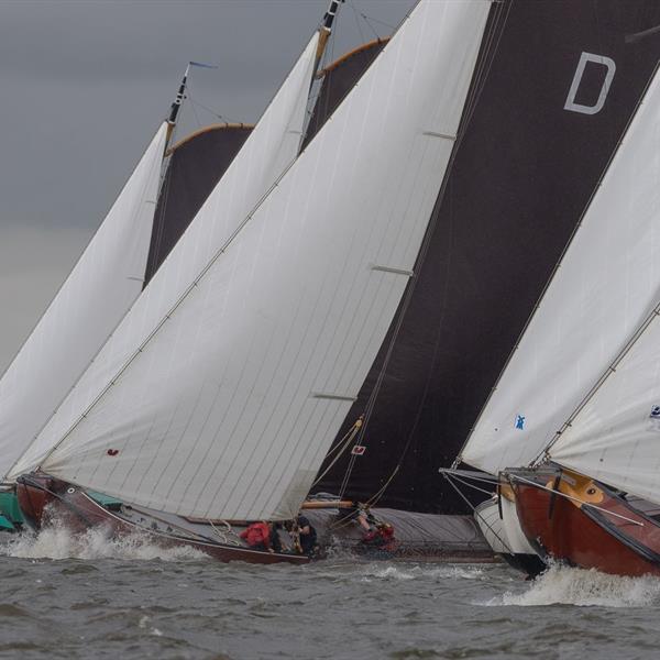 Mooie wedstrijd op de Hegemer Mar | It Skûtsje fan Drachten