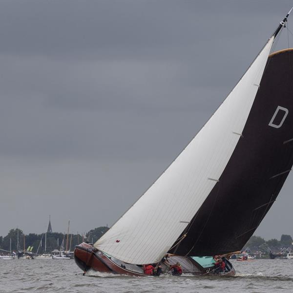 Mooie wedstrijd op de Hegemer Mar | It Skûtsje fan Drachten