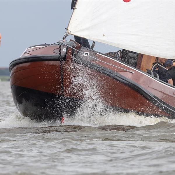 Mooie wedstrijd op de Hegemer Mar | It Skûtsje fan Drachten
