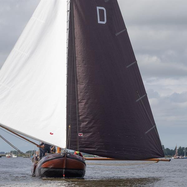 Mooie wedstrijd op de Hegemer Mar | It Skûtsje fan Drachten