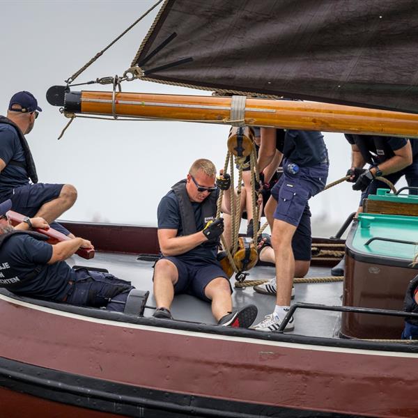 Veel strijd in de Lemster baai | It Skûtsje fan Drachten