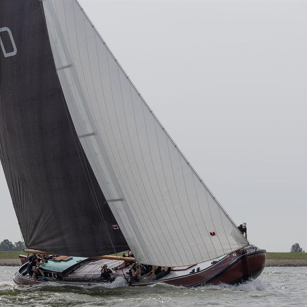 Veel strijd in de Lemster baai | It Skûtsje fan Drachten